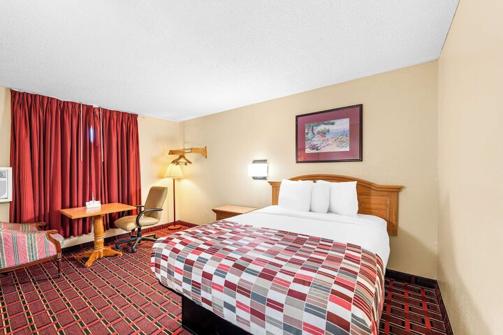 Room 25 of 29