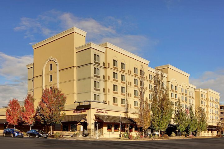 The Grand Hotel - Salem