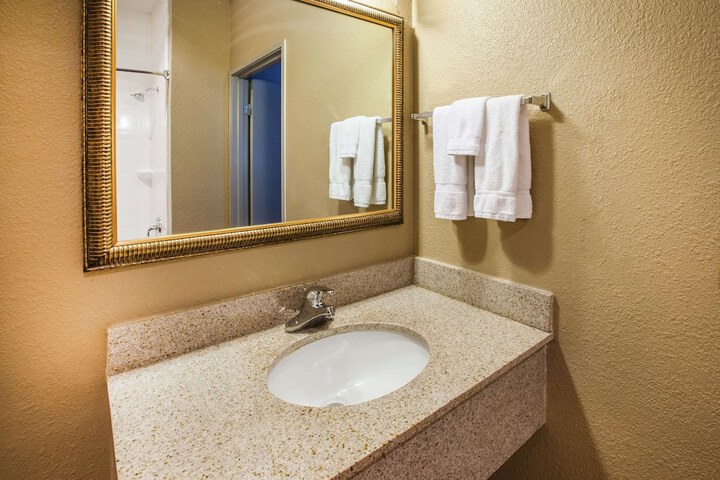 Room 17 of 31