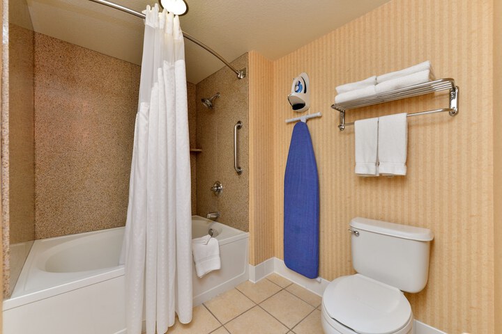 Holiday Inn Express & Suites Elk Grove Central - Hwy 99 by IHG