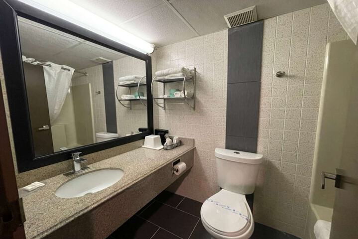 Room 43 of 60