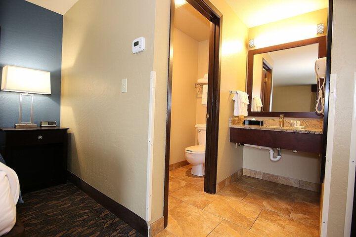 Room 17 of 40