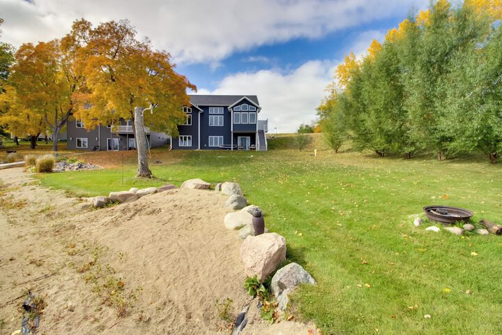 Pearl Lake Retreat w / Dock & Stunning Views!