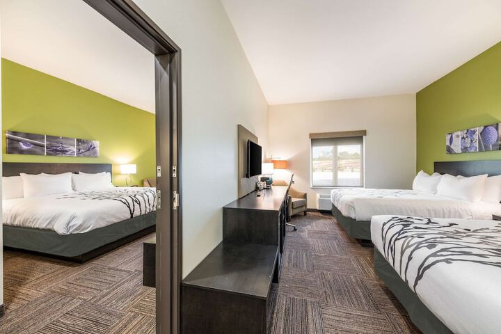 Room 25 of 41