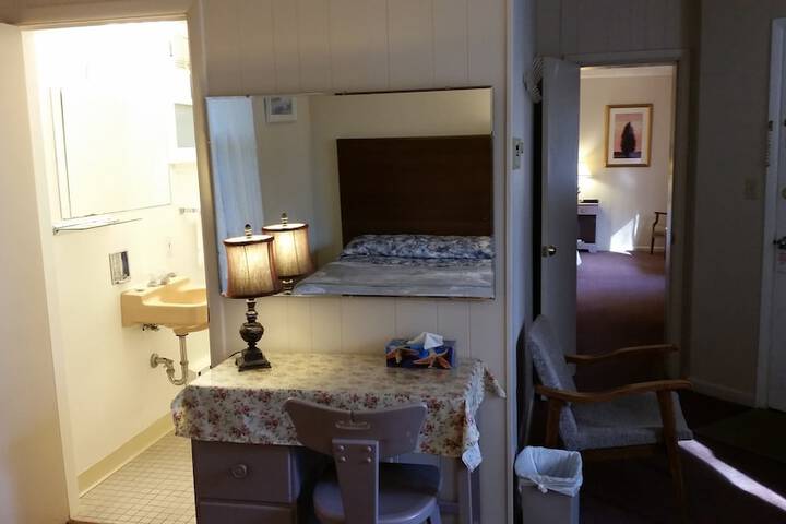 Room 11 of 33