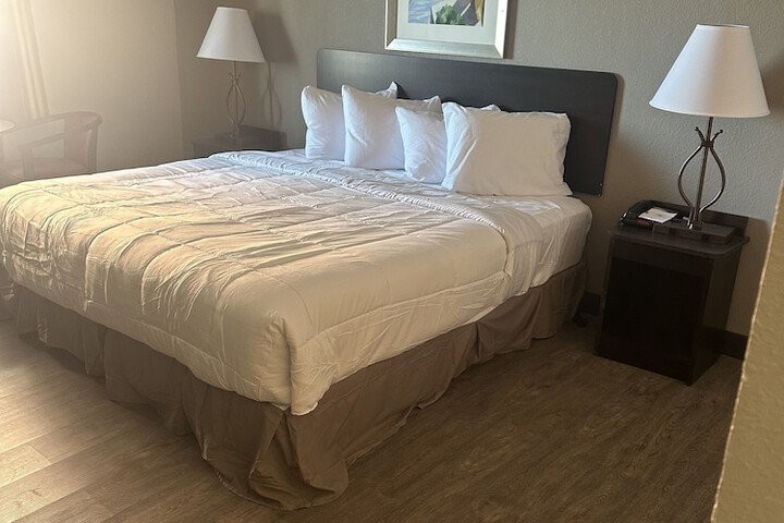 Room 12 of 38