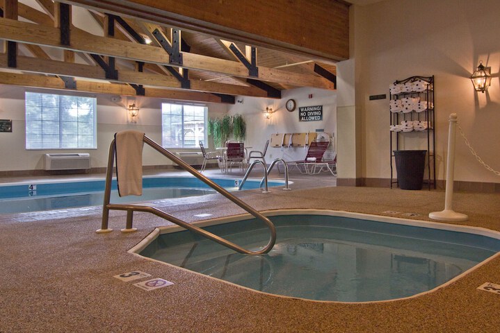 Coshocton Village Inn and Suites