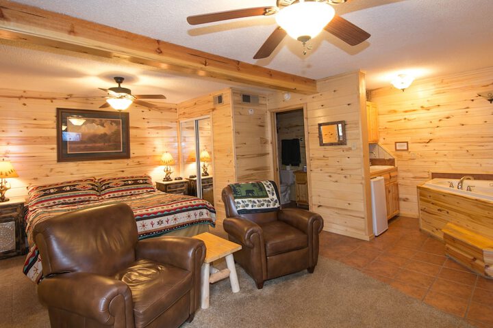 Upper Canyon Inn & Cabins