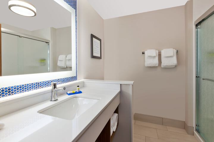 Holiday Inn Express & Suites Eau Claire West I-94 by IHG
