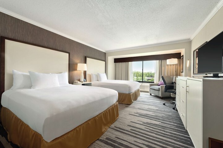 DoubleTree by Hilton Milwaukee - Brookfield