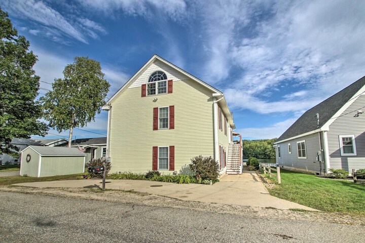 Waterside Haven on Milton Pond w / Deck & Boat Dock
