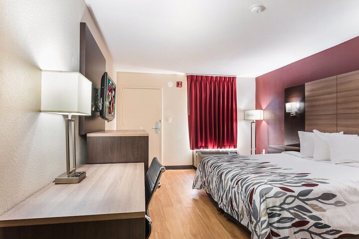 Room 18 of 28