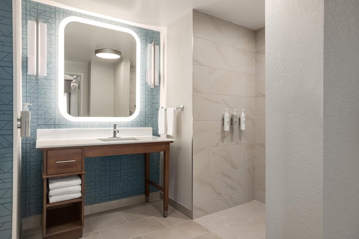 Homewood Suites by Hilton Fort Myers Airport / FGCU
