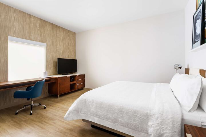 Room 32 of 48