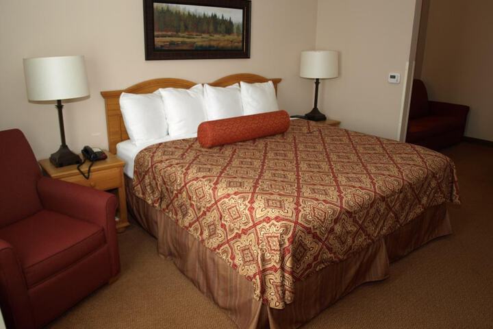 Savanna Inn & Suites