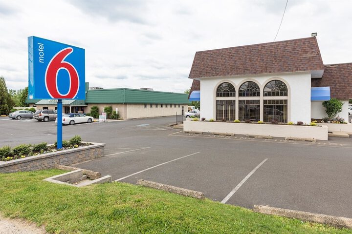 Motel 6 Warminster PA
