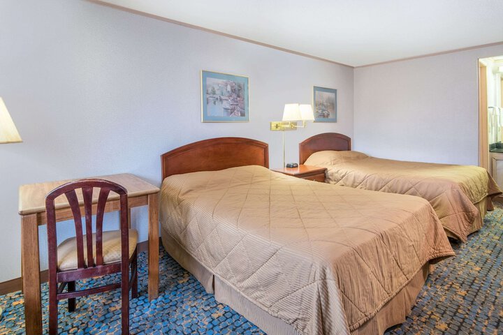 Room 10 of 16