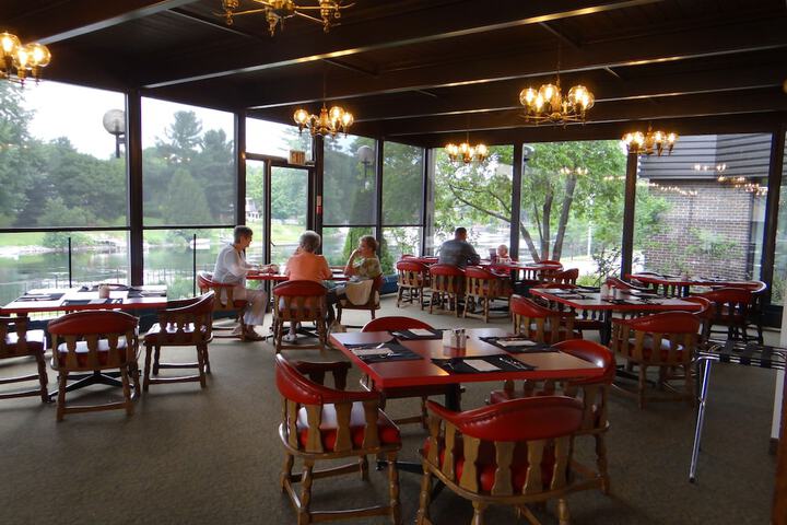 Dining 57 of 75