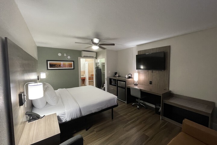 Room 47 of 77