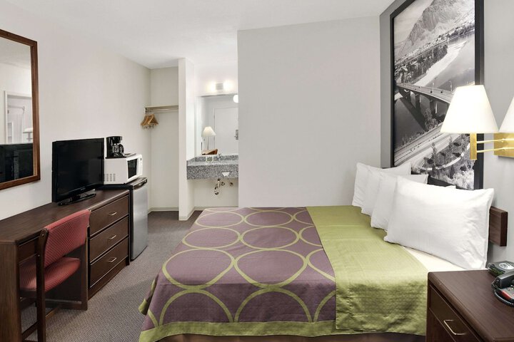 Room 25 of 31