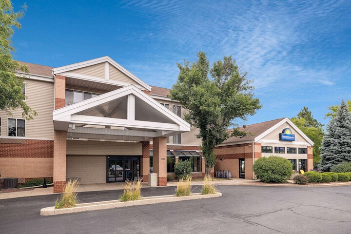 Days Inn & Suites by Wyndham Madison