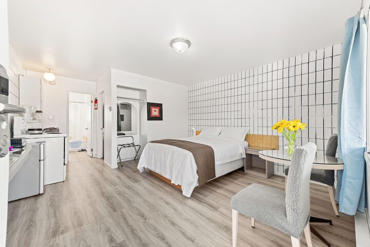 Room 15 of 27