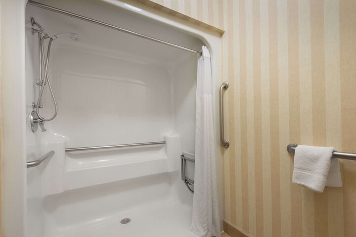 Room 22 of 37