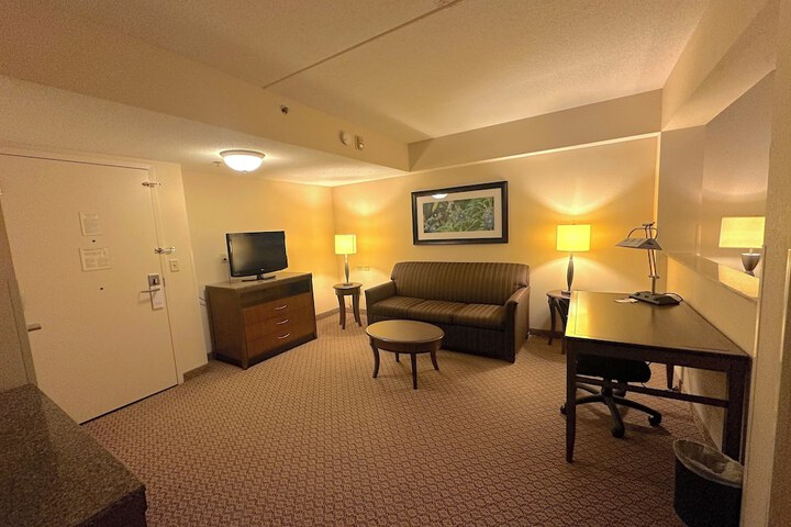 Arnot Grand Hotel & Suites