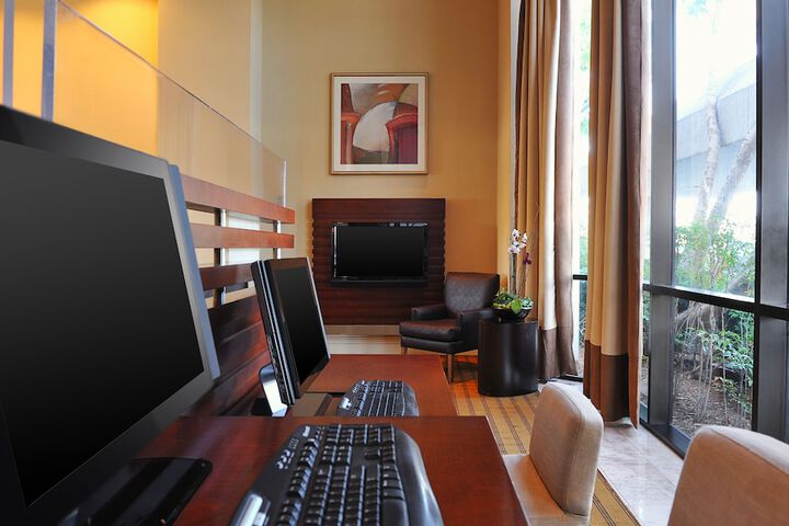 Business Center 114 of 114