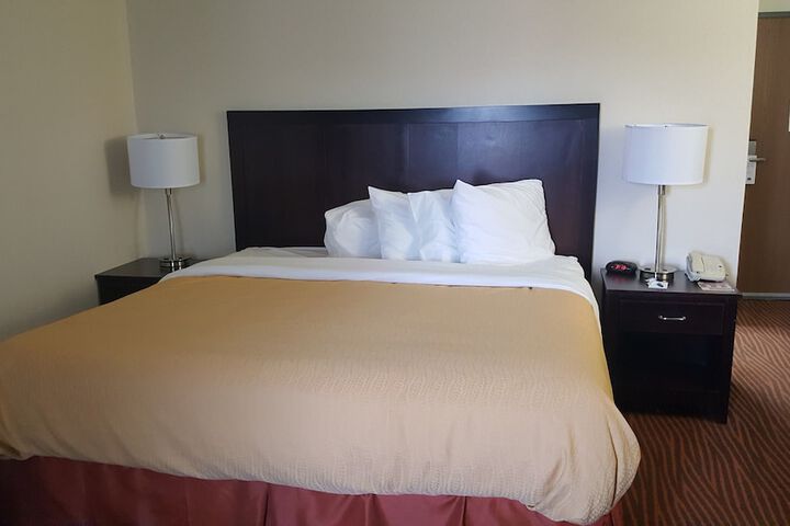 Room 33 of 46