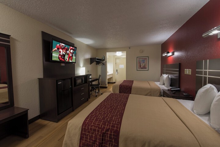 Room 9 of 16