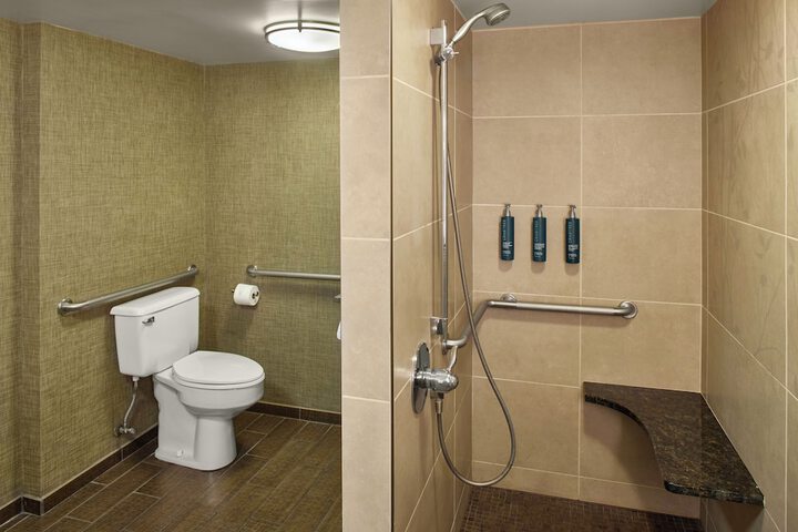 DoubleTree by Hilton Akron Fairlawn