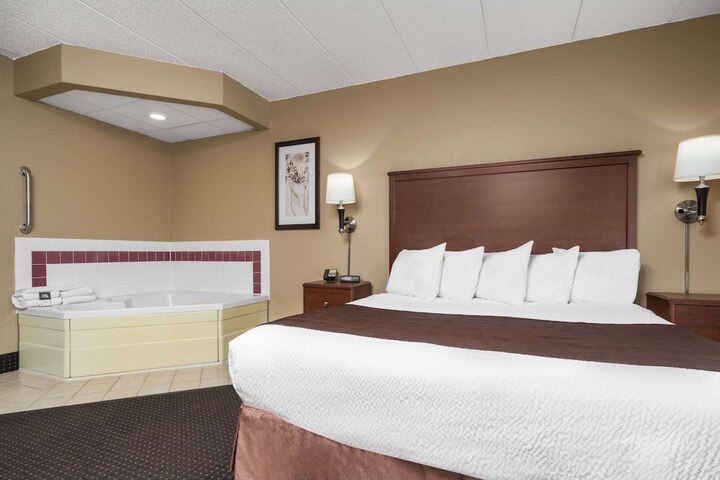 AmericInn by Wyndham Lake City