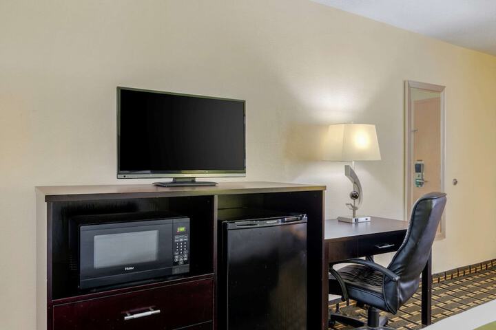 Room 28 of 35