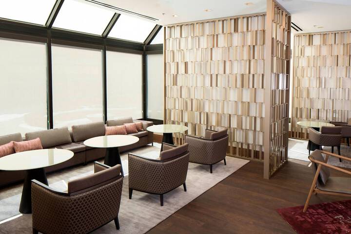 Lounge 59 of 63