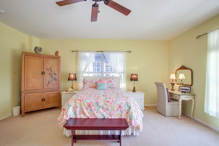 3 Mi to Dtwn Fort Myers: Condo w / Pool & Hot Tub