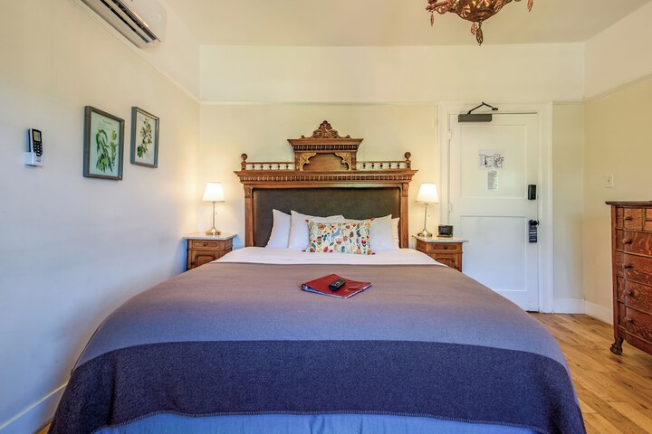 Room 30 of 68