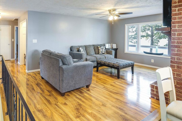 Lakefront Arkansas Escape w / Grill Dock & Kayaks!