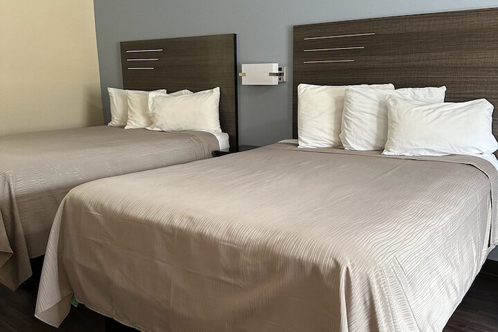 Express Inn & Suites