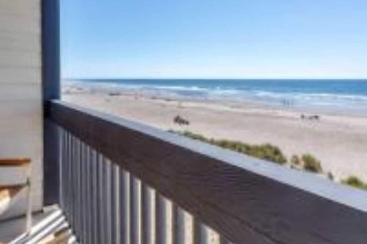 Lincoln Sands Oceanfront Resort an Ascend Collection Hotel
