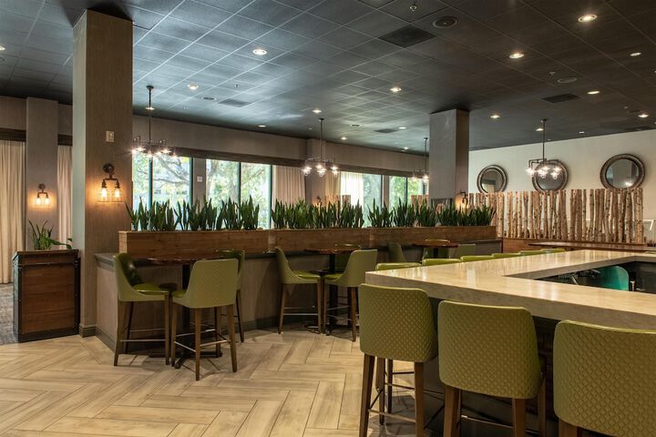 Hotel Zessa Orange County Airport a DoubleTree by Hilton