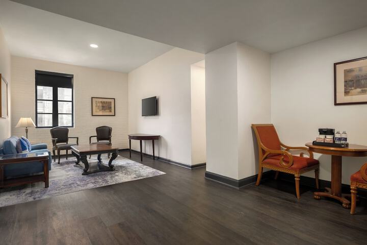 Room 21 of 35