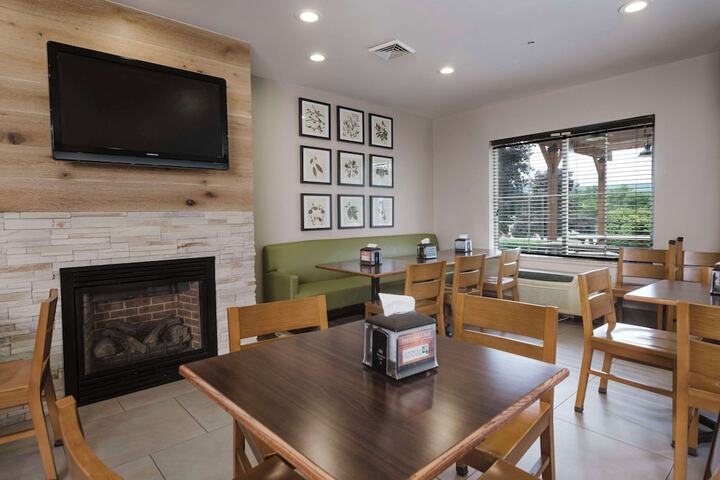 Country Inn & Suites by Radisson Lake George (Queensbury), NY