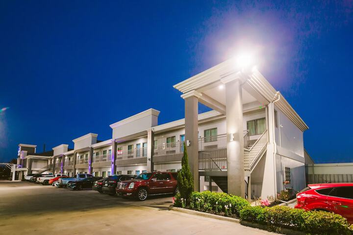 Hotel 11 of 52