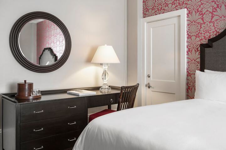 Room 104 of 221