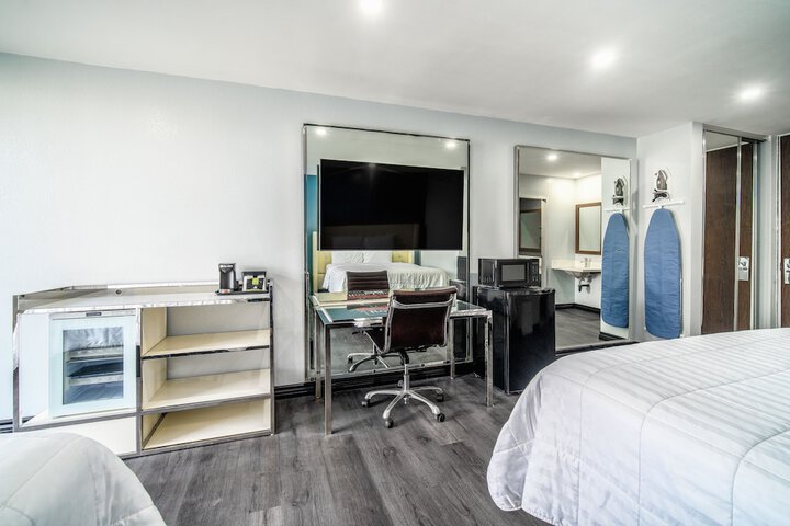 Room 27 of 51