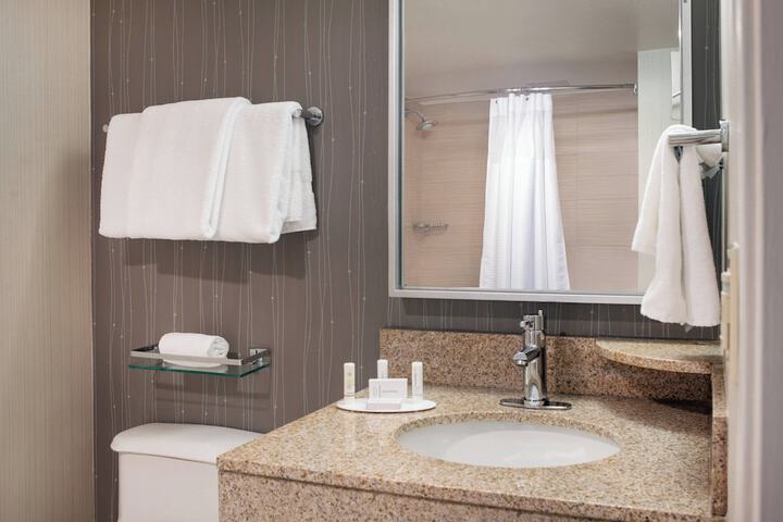Courtyard by Marriott Richmond / Berkeley