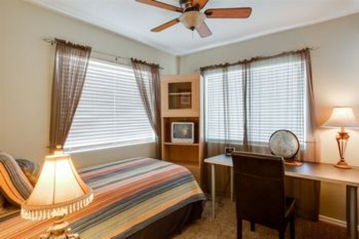 Dream Manor Inn