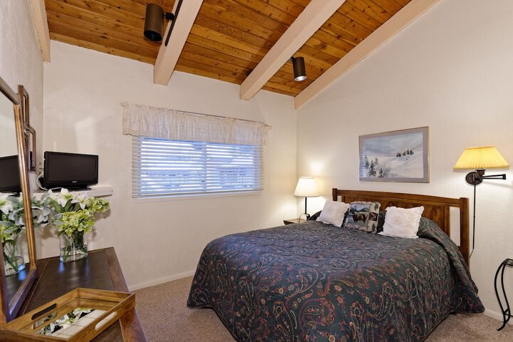The Crestwood Condominiums