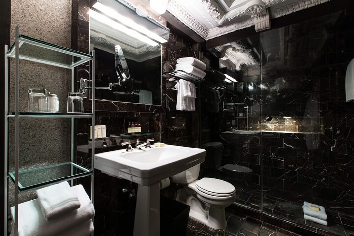 Room 33 of 45